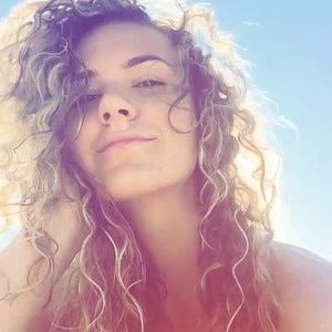 Meet your Posher, Emilia